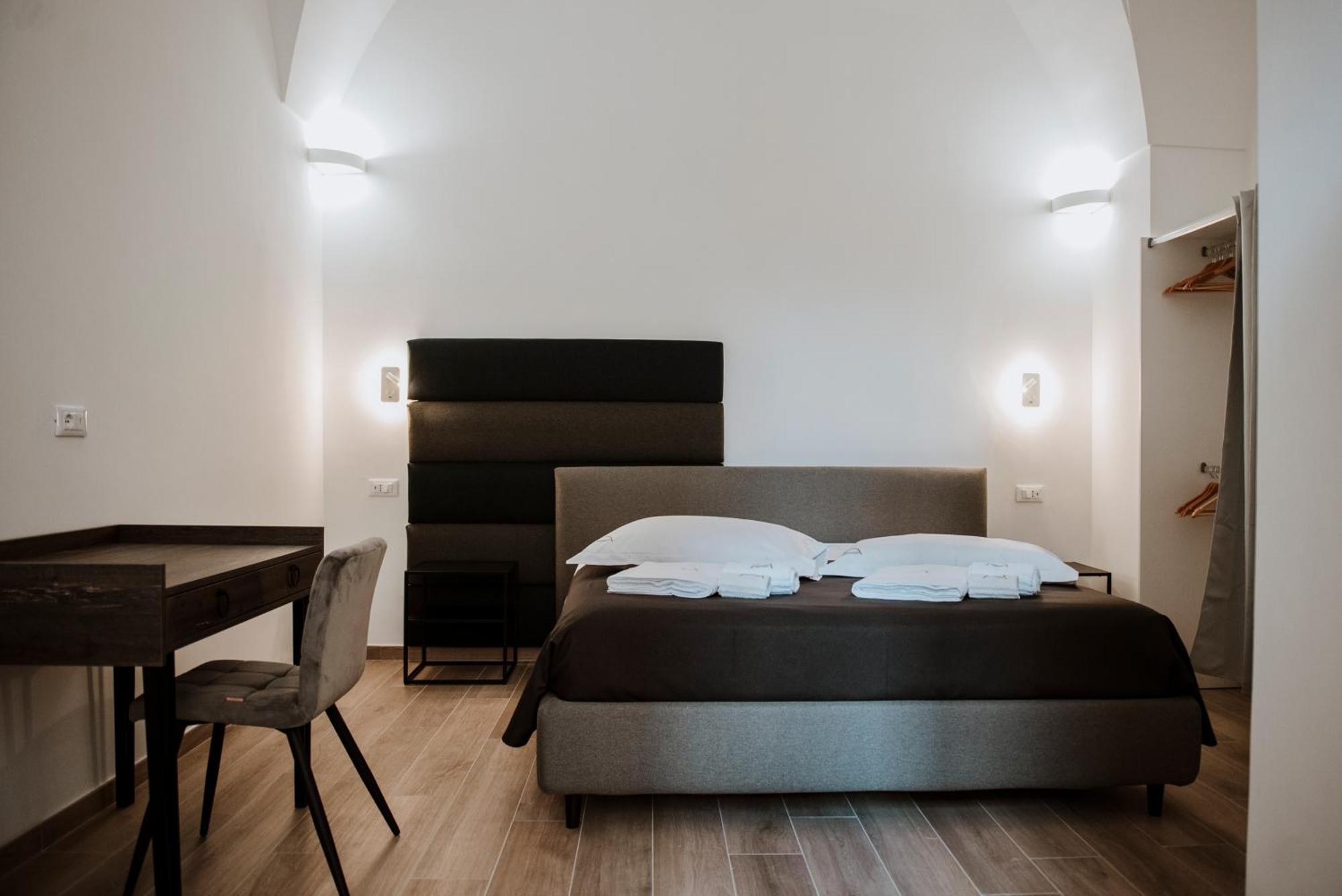 Signuria Dimora Esclusiva Bed & Breakfast เลชเช ภายนอก รูปภาพ